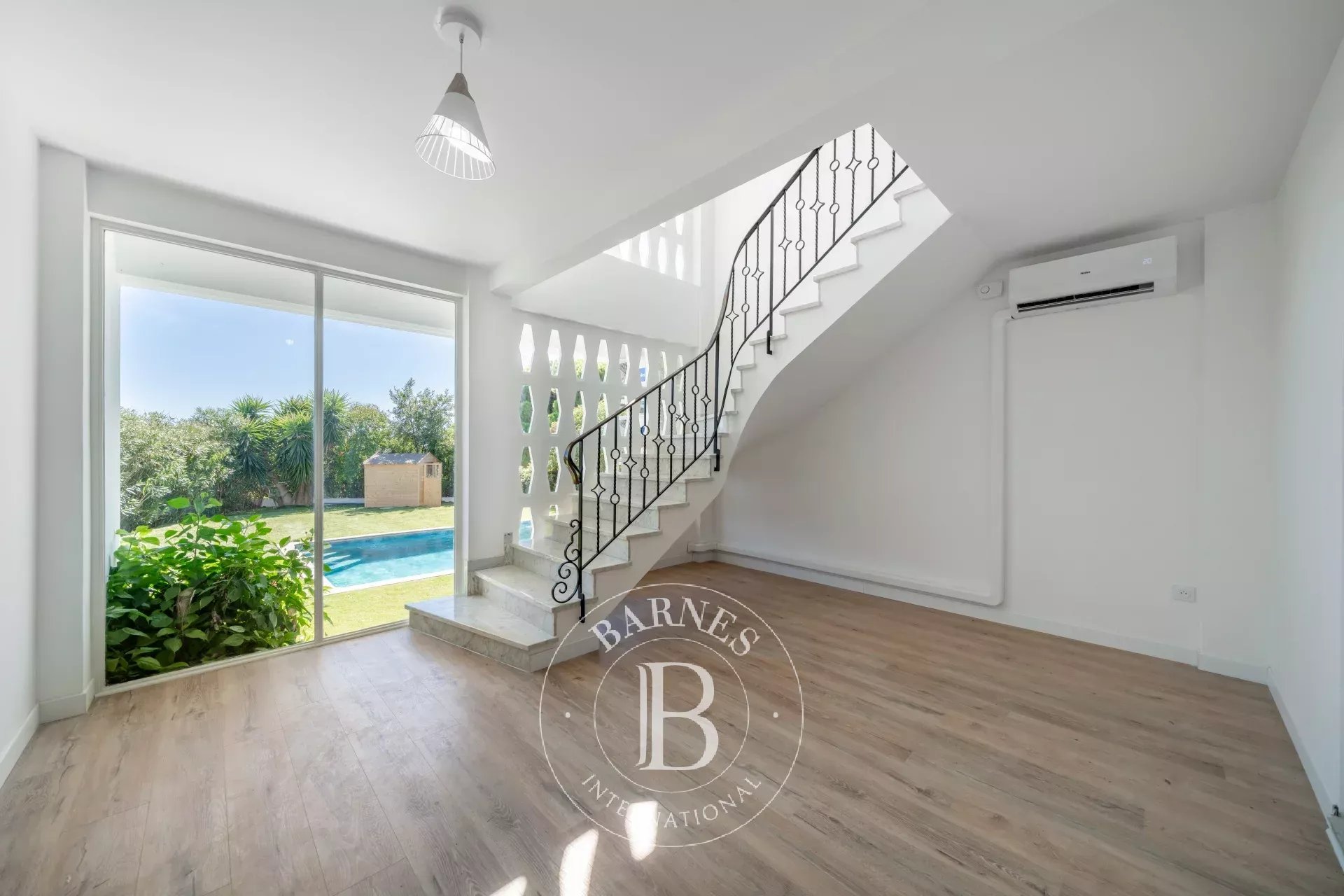 Saint-Laurent-du-Var – Villa familiale avec piscine, jardin et vue mer panoramique
