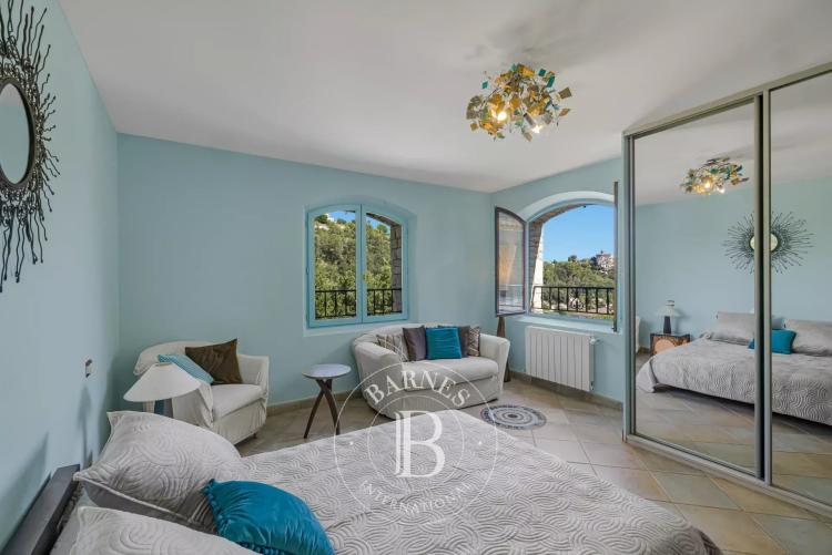 Cagnes-sur-Mer – Villa en pierre avec piscine, vue mer et Haut-de-Cagnes