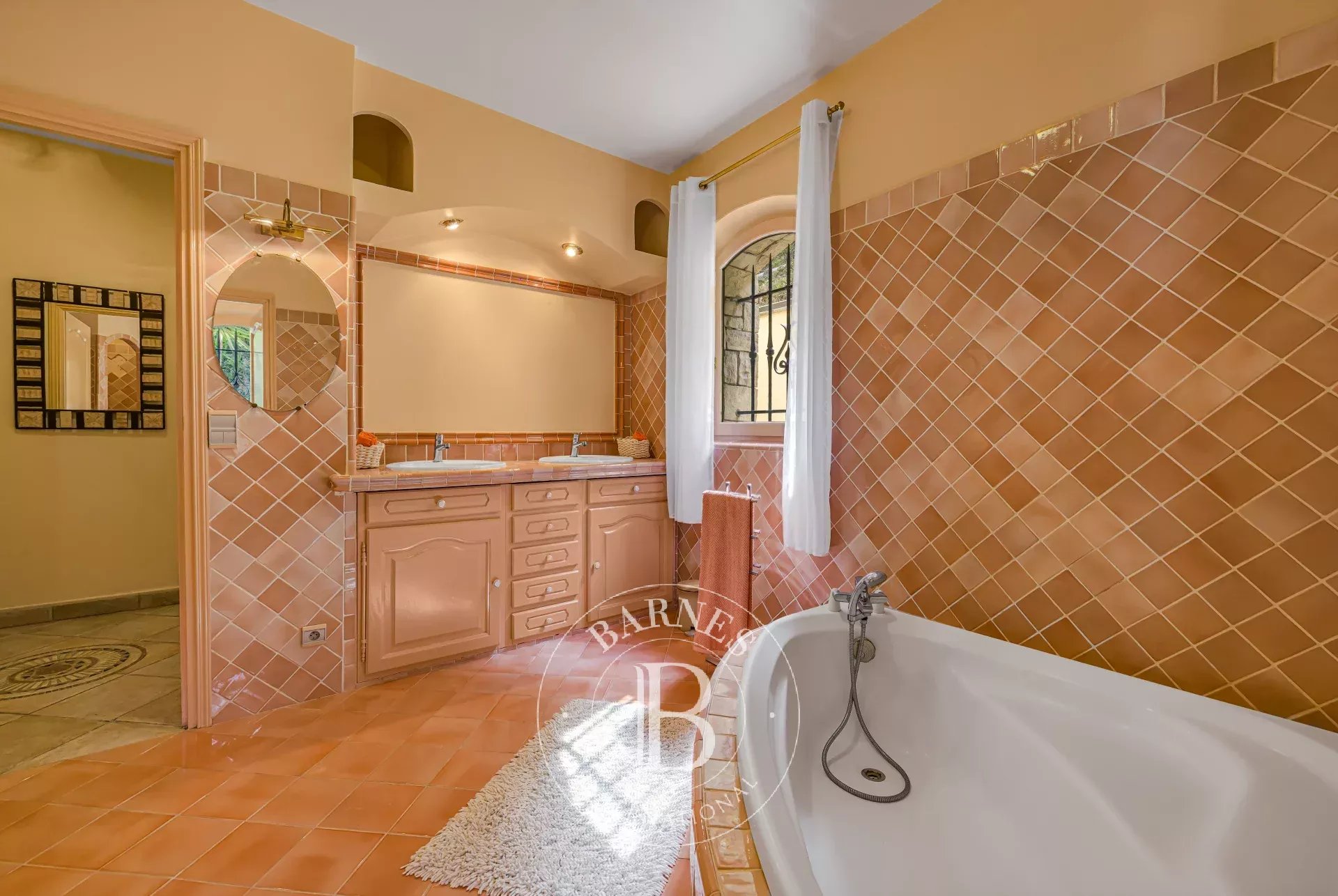 Cagnes-sur-Mer – Villa en pierre avec piscine, vue mer et Haut-de-Cagnes