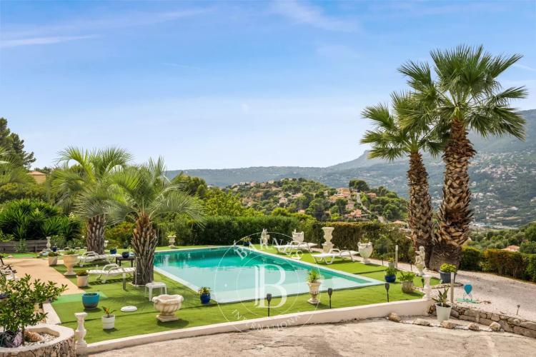 COLOMARS - PROPRIÉTÉ FAMILIALE DE 331 M² - PISCINE ET JARDIN DE 2 262 M²