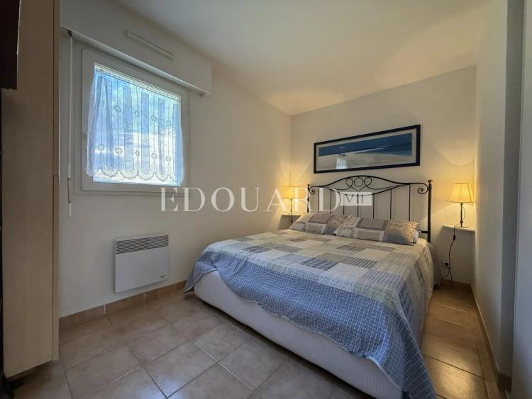 En exclusivité trois pièces avec terrasse, vue mer et garage, dans résidence de standing avec piscine