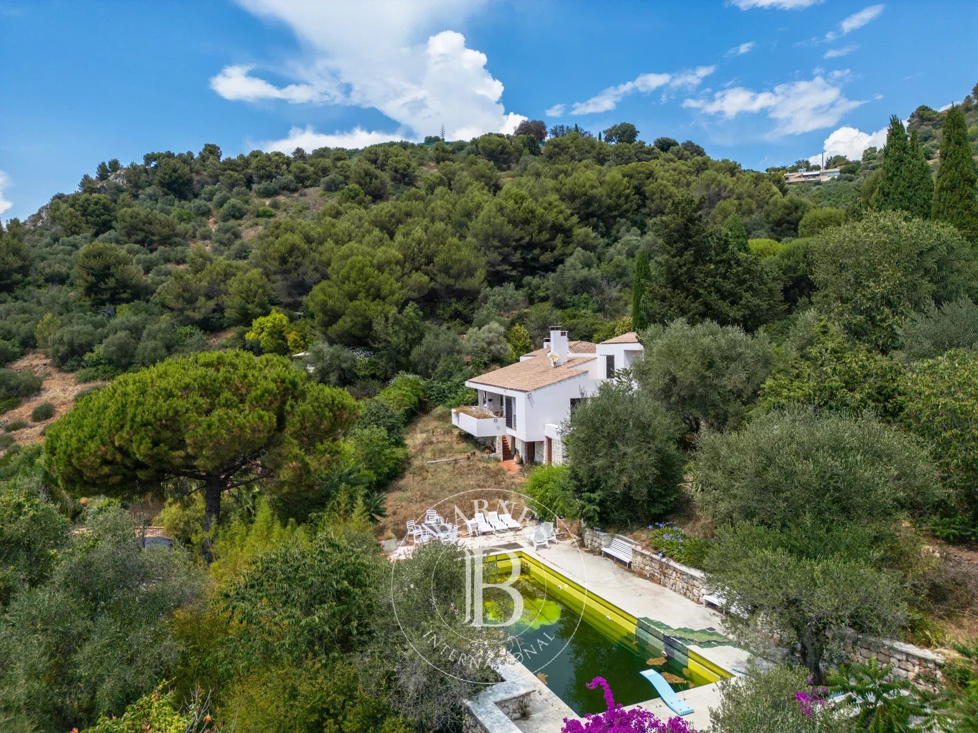 NICE – SECTEUR VINAIGRIER - VASTE PROPRIÉTÉ D'EXCEPTION AVEC MAISON D'HÔTES, PISCINE, TENNIS ET VUE PANORAMIQUE