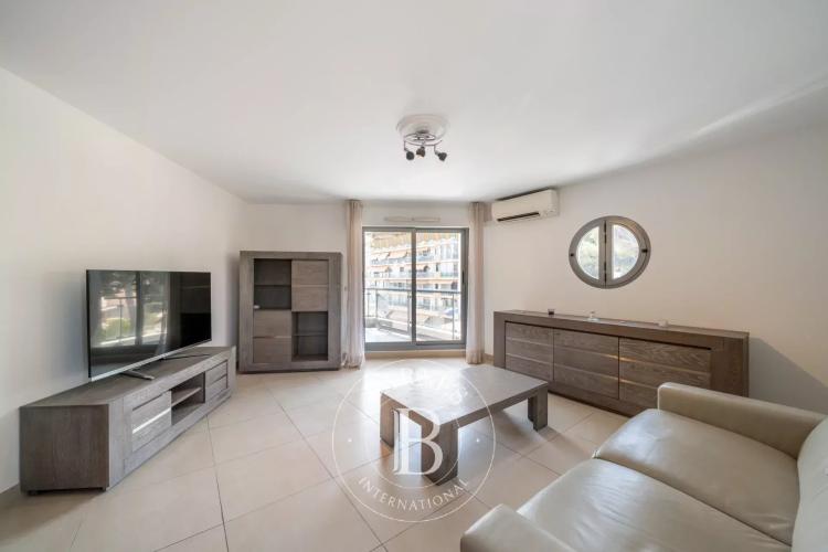 Appartement Cros de Cagnes à quelques mètres des plages et au calme