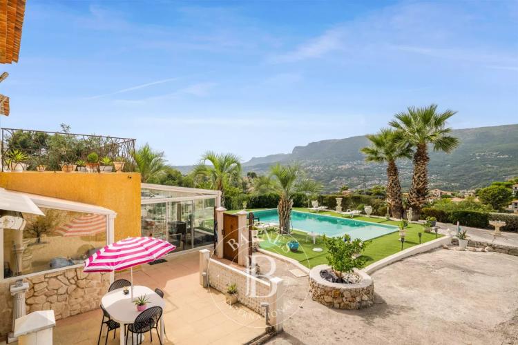 COLOMARS - PROPRIÉTÉ FAMILIALE DE 331 M² - PISCINE ET JARDIN DE 2 262 M²