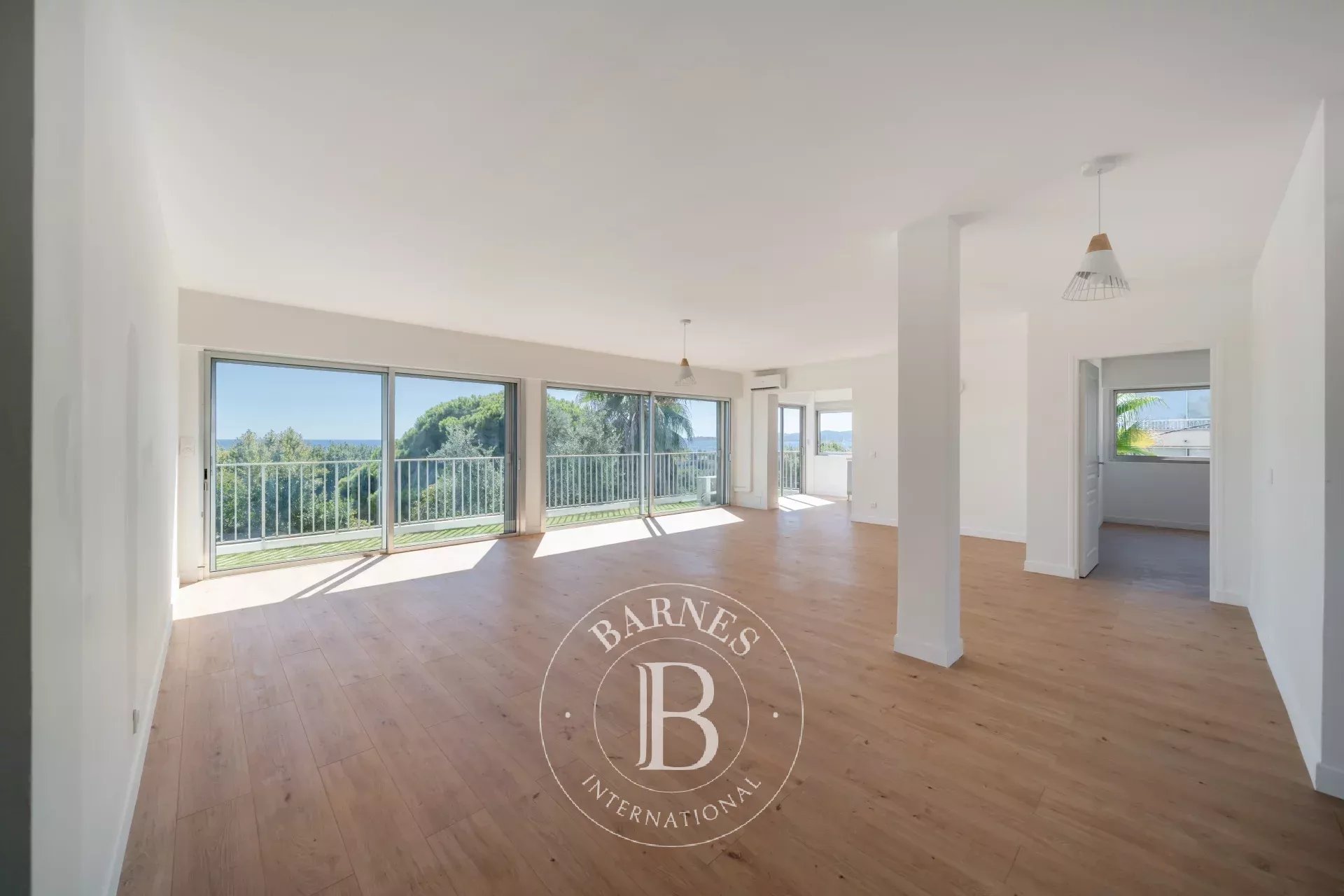 Saint-Laurent-du-Var – Villa familiale avec piscine, jardin et vue mer panoramique