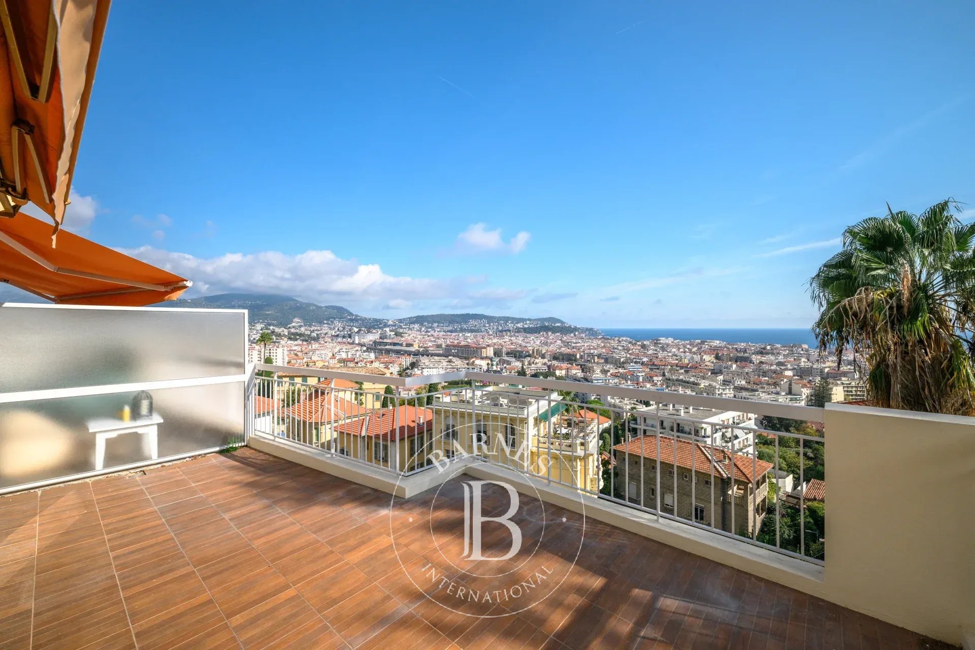 NICE - SAINT-PHILIPPE - APPARTEMENT EN DUPLEX - VUE MER PANORAMIQUE