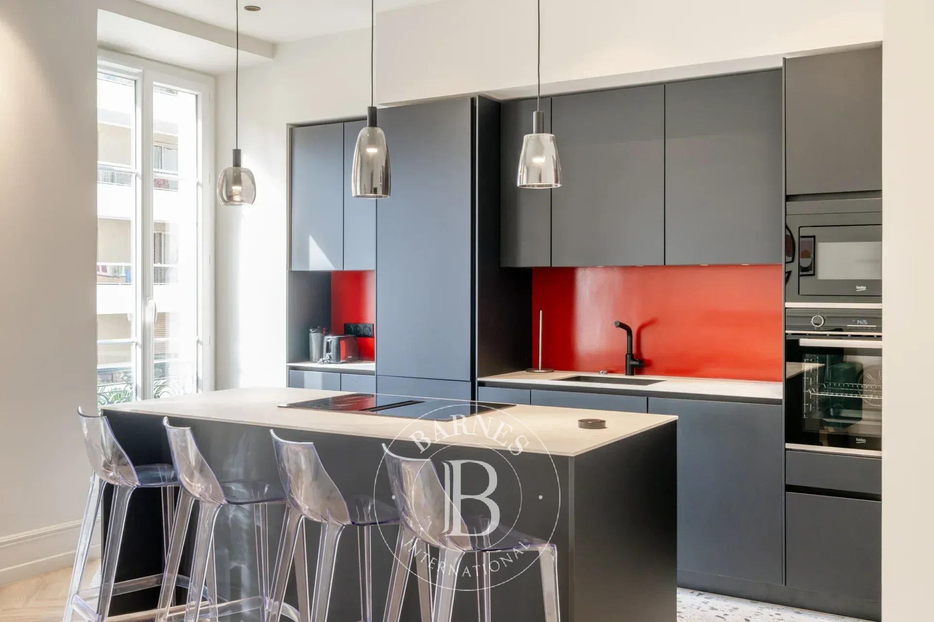 NICE – PROCHE PROMENADE DES ANGLAIS – APPARTEMENT ENTIÈREMENT RÉNOVÉ
