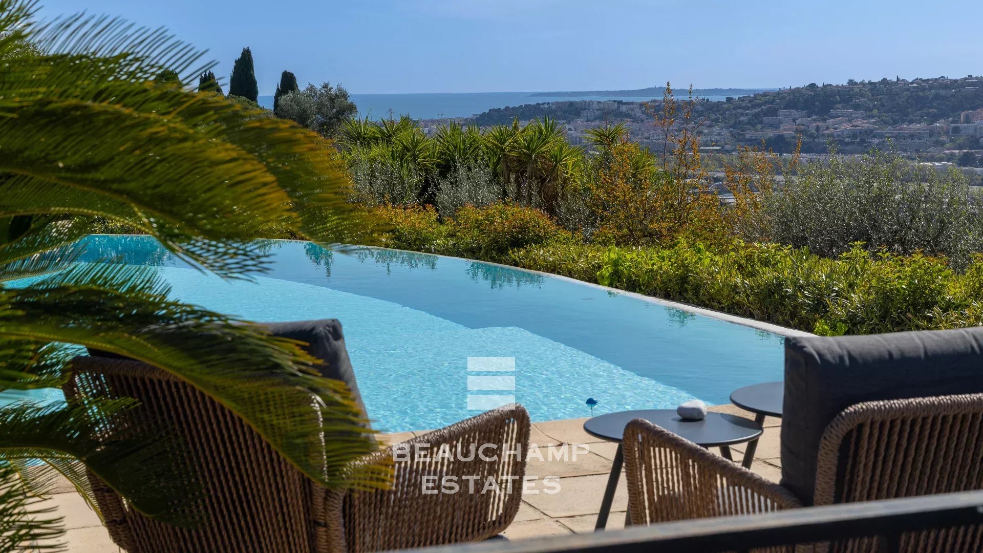 Co-Exclusivité - Villa néo-provençale 5 chambres avec piscine  - Nice Ouest