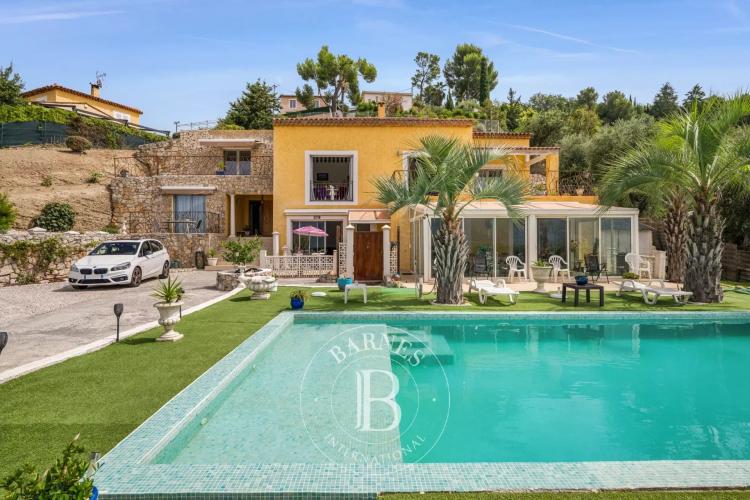 COLOMARS - PROPRIÉTÉ FAMILIALE DE 331 M² - PISCINE ET JARDIN DE 2 262 M²
