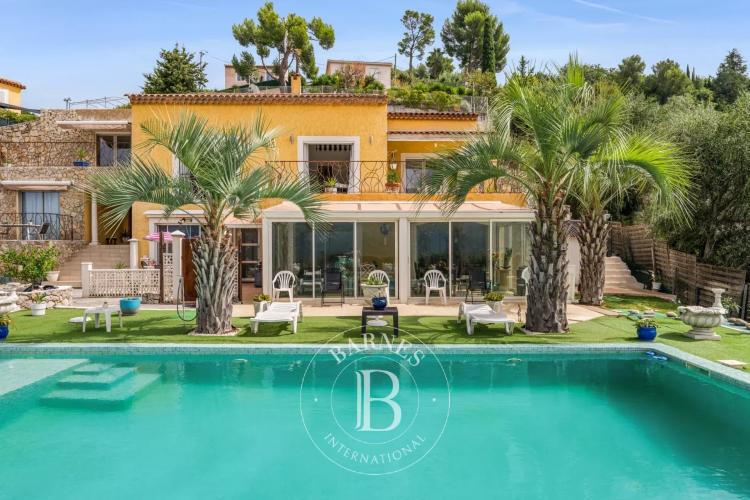 COLOMARS - PROPRIÉTÉ FAMILIALE DE 331 M² - PISCINE ET JARDIN DE 2 262 M²