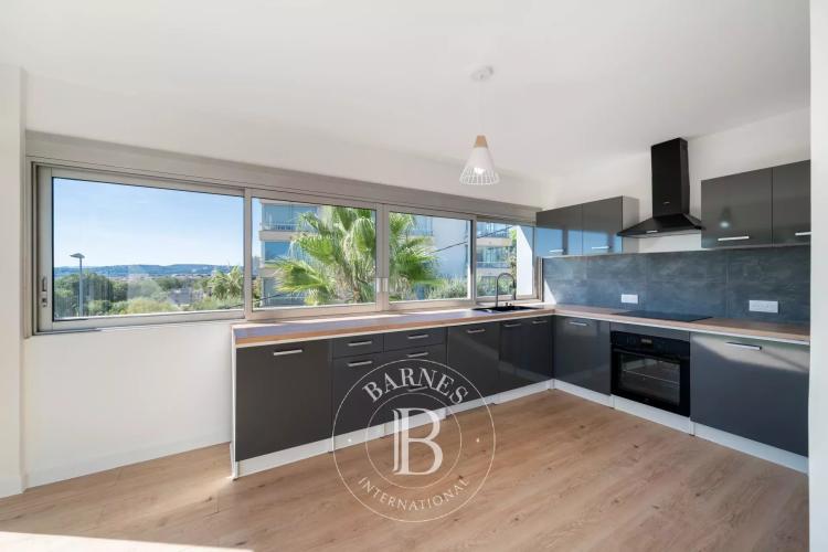 Saint-Laurent-du-Var – Villa familiale avec piscine, jardin et vue mer panoramique