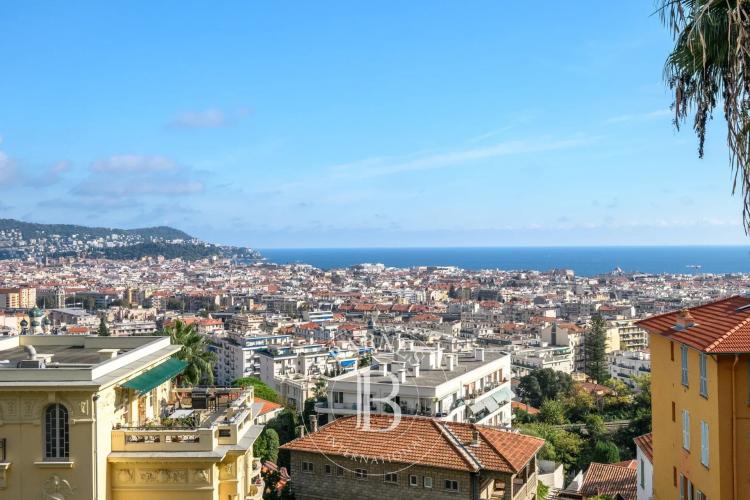 NICE - SAINT-PHILIPPE - APPARTEMENT EN DUPLEX - VUE MER PANORAMIQUE