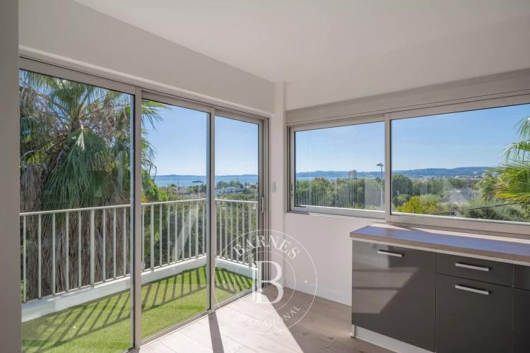 Saint-Laurent-du-Var – Villa familiale avec piscine, jardin et vue mer panoramique