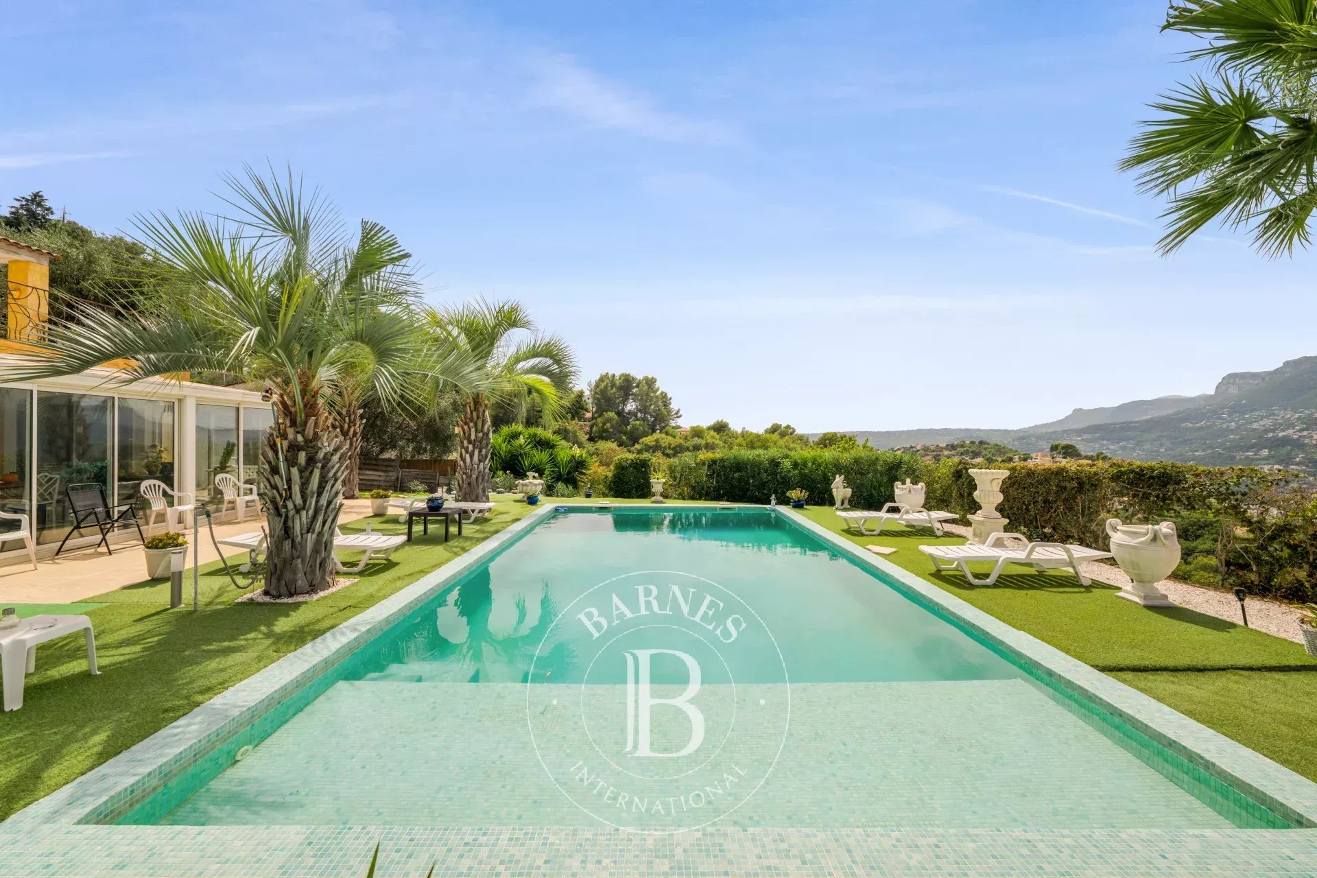 COLOMARS - PROPRIÉTÉ FAMILIALE DE 331 M² - PISCINE ET JARDIN DE 2 262 M²