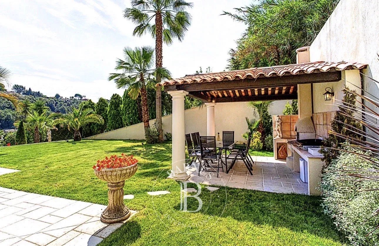 Cagnes-sur-Mer – Villa en pierre avec piscine, vue mer et Haut-de-Cagnes