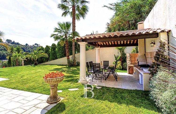 Cagnes-sur-Mer – Villa en pierre avec piscine, vue mer et Haut-de-Cagnes