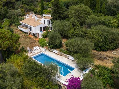 NICE – SECTEUR VINAIGRIER - VASTE PROPRIÉTÉ D'EXCEPTION AVEC MAISON D'HÔTES, PISCINE, TENNIS ET VUE PANORAMIQUE