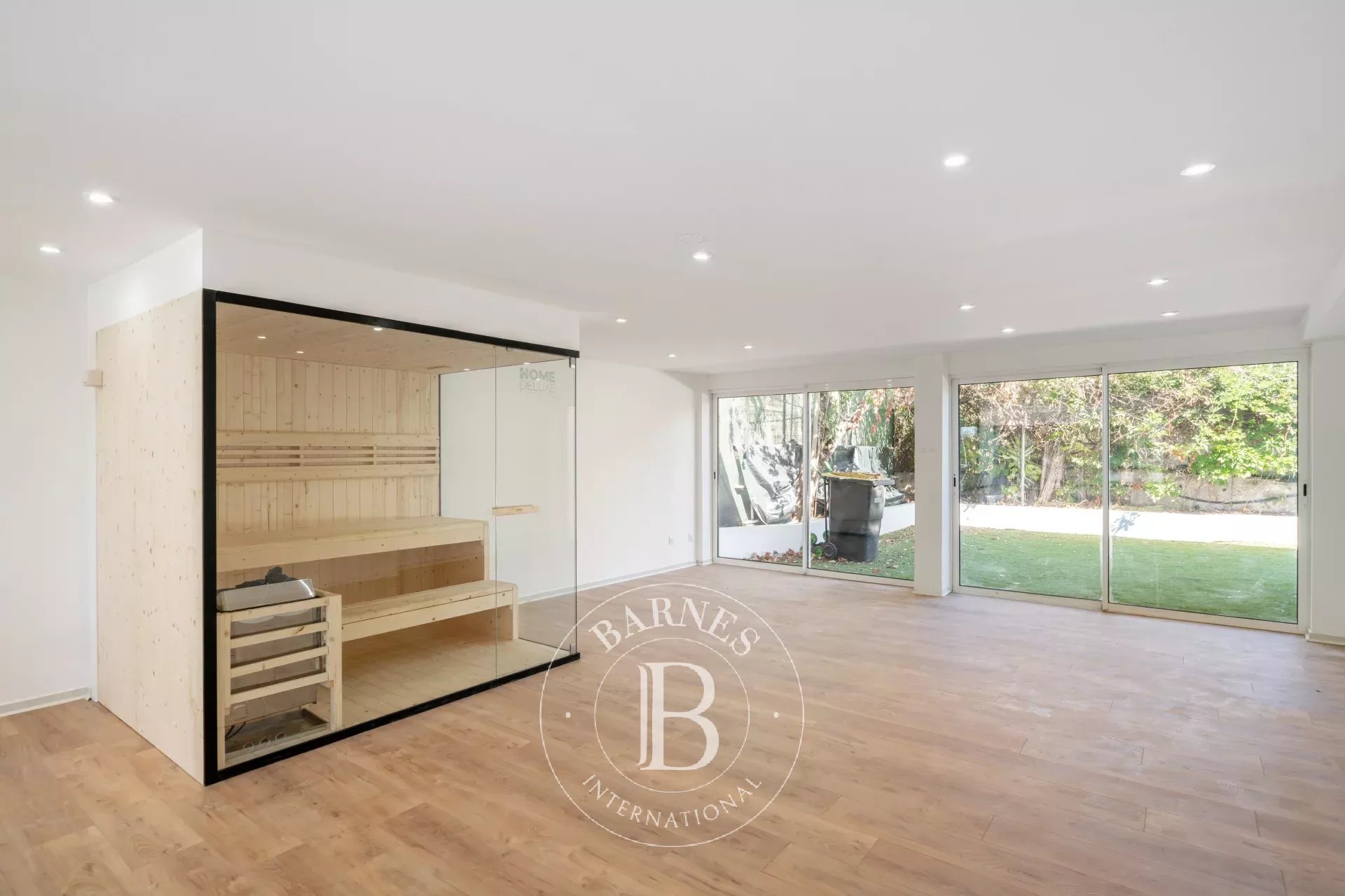 Saint-Laurent-du-Var – Villa familiale avec piscine, jardin et vue mer panoramique