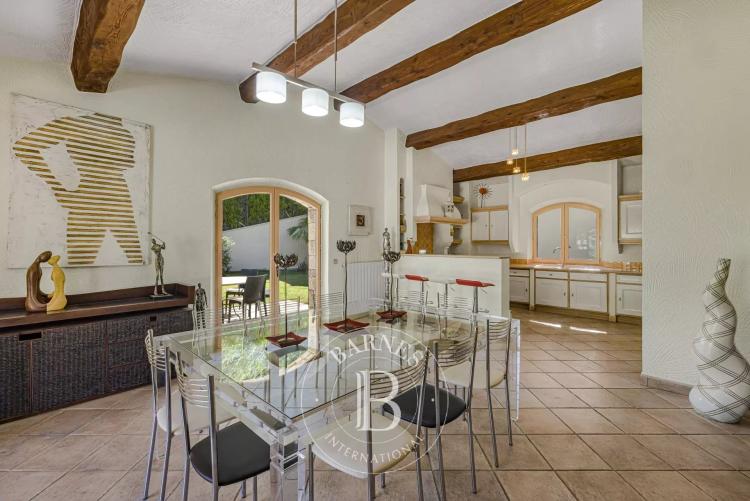 Cagnes-sur-Mer – Villa en pierre avec piscine, vue mer et Haut-de-Cagnes