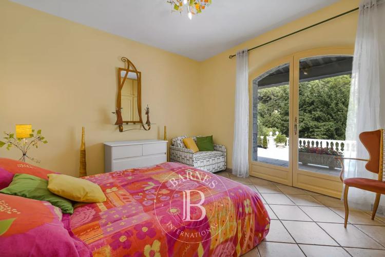 Cagnes-sur-Mer – Villa en pierre avec piscine, vue mer et Haut-de-Cagnes