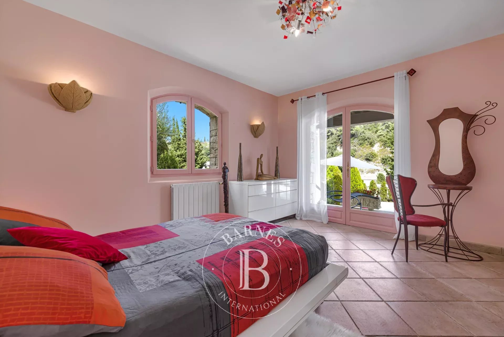 Cagnes-sur-Mer – Villa en pierre avec piscine, vue mer et Haut-de-Cagnes