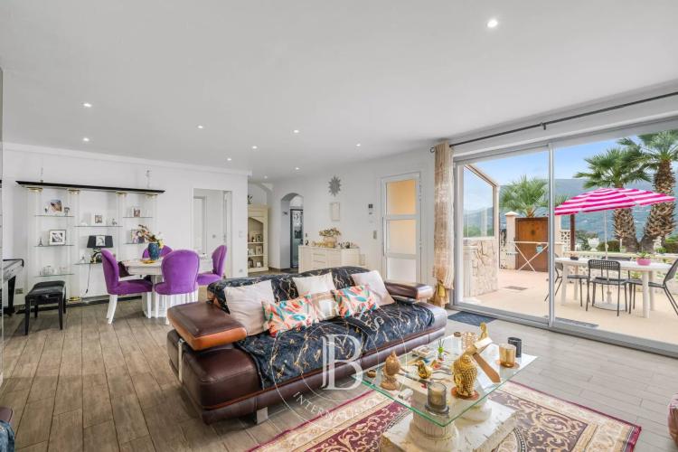 COLOMARS - PROPRIÉTÉ FAMILIALE DE 331 M² - PISCINE ET JARDIN DE 2 262 M²