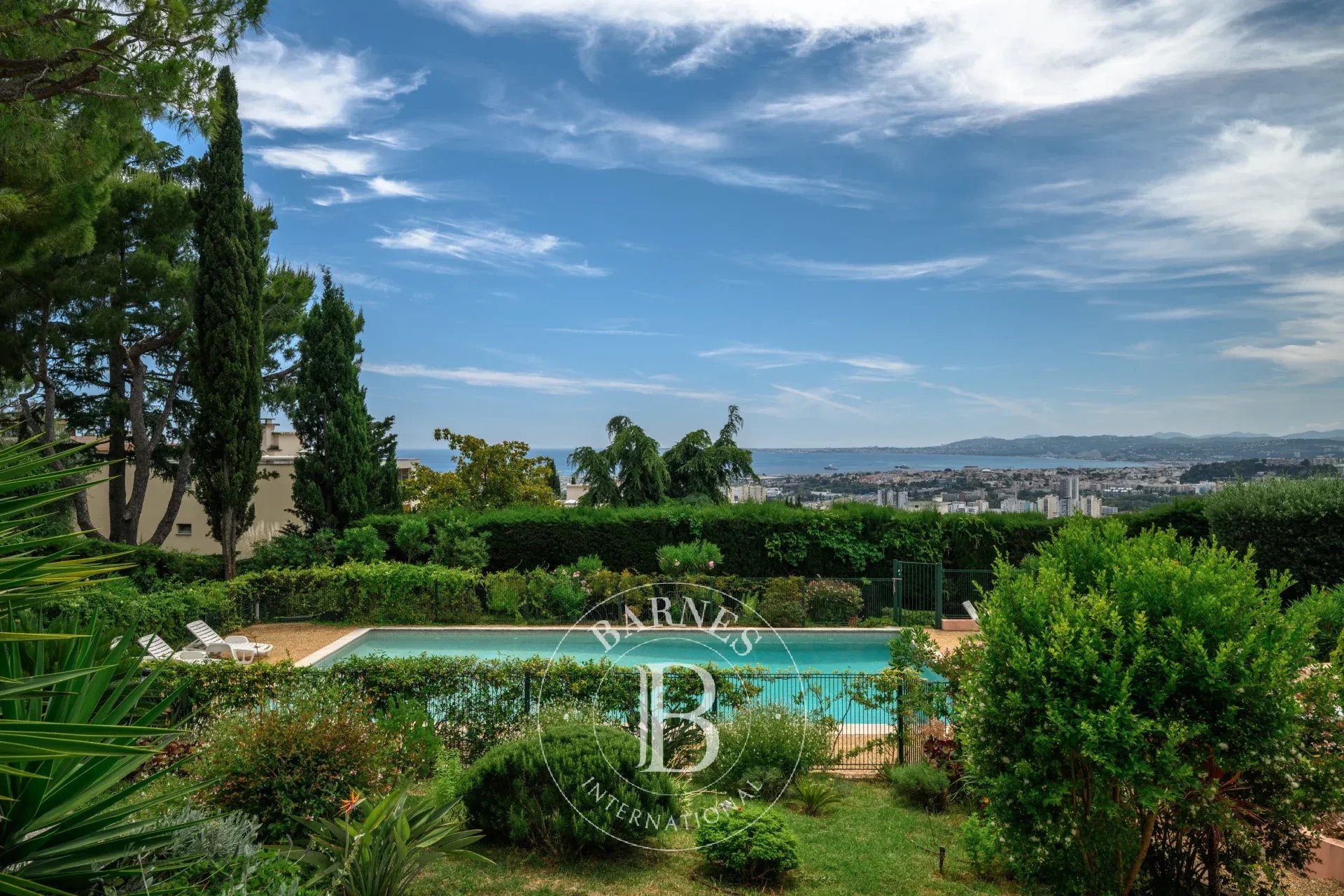 NICE - LANTERNE - TOIT TERRASSE - VUE MER PANORAMIQUE