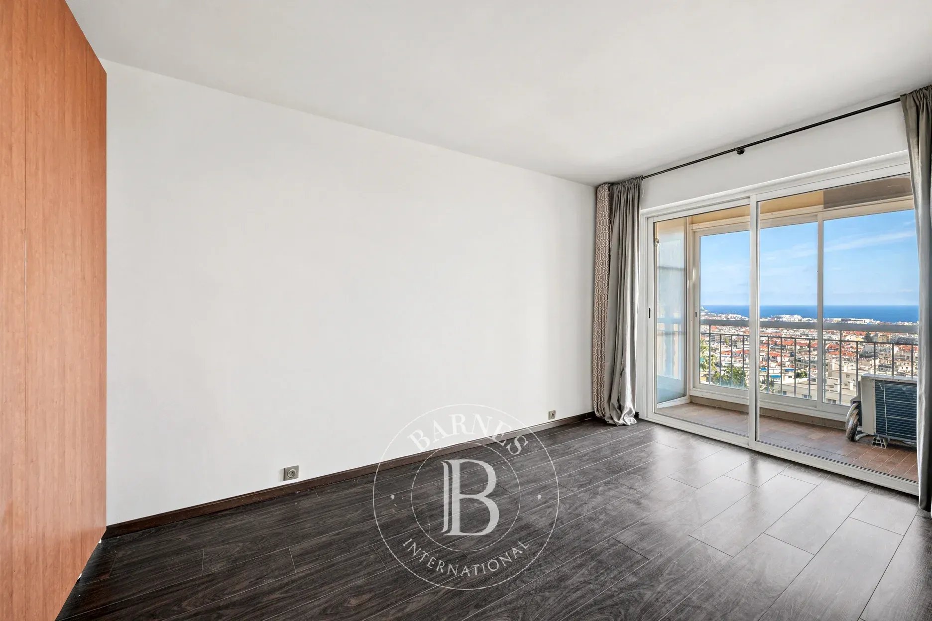 NICE - SAINT-PHILIPPE - APPARTEMENT EN DUPLEX - VUE MER PANORAMIQUE