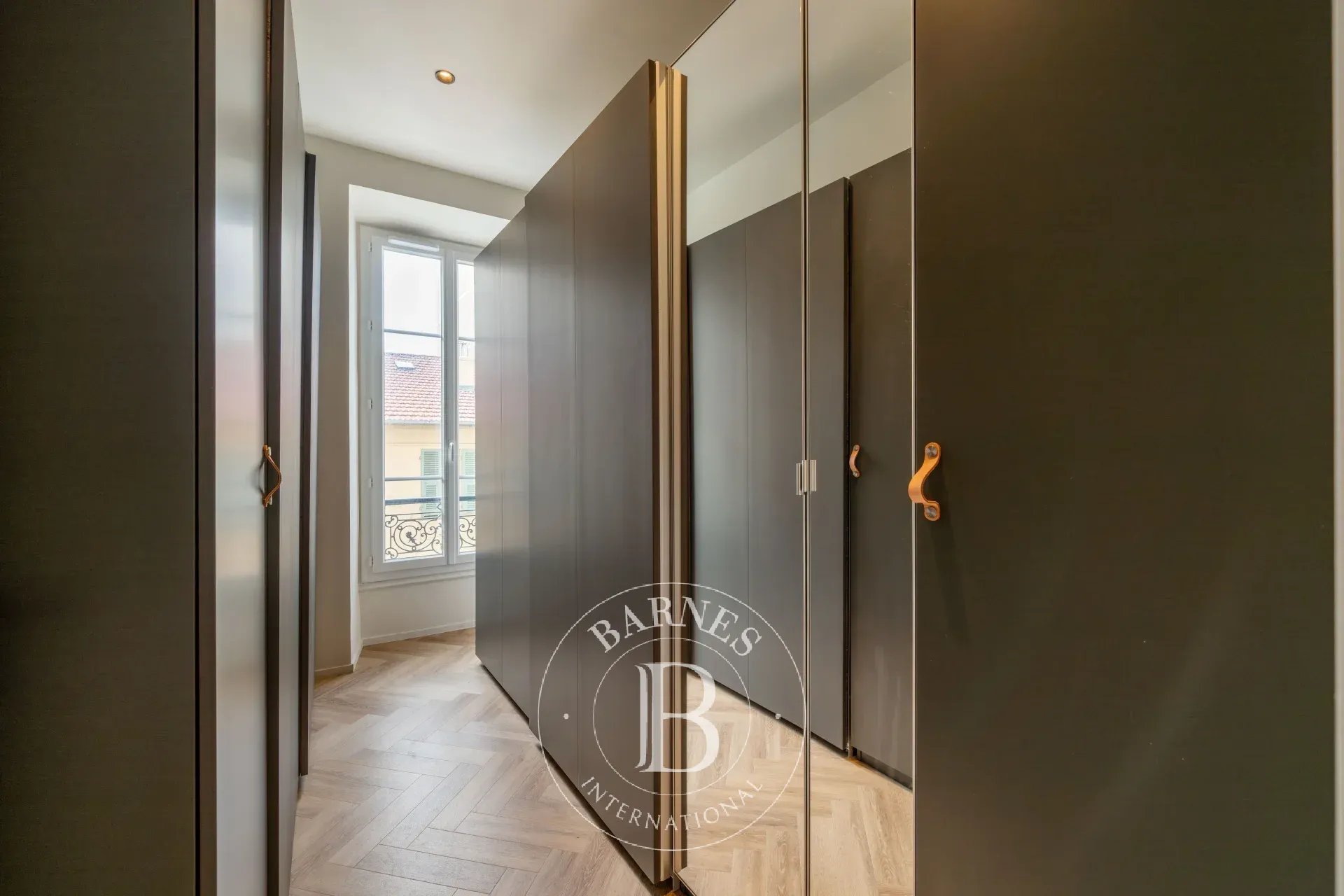 NICE – PROCHE PROMENADE DES ANGLAIS – APPARTEMENT ENTIÈREMENT RÉNOVÉ