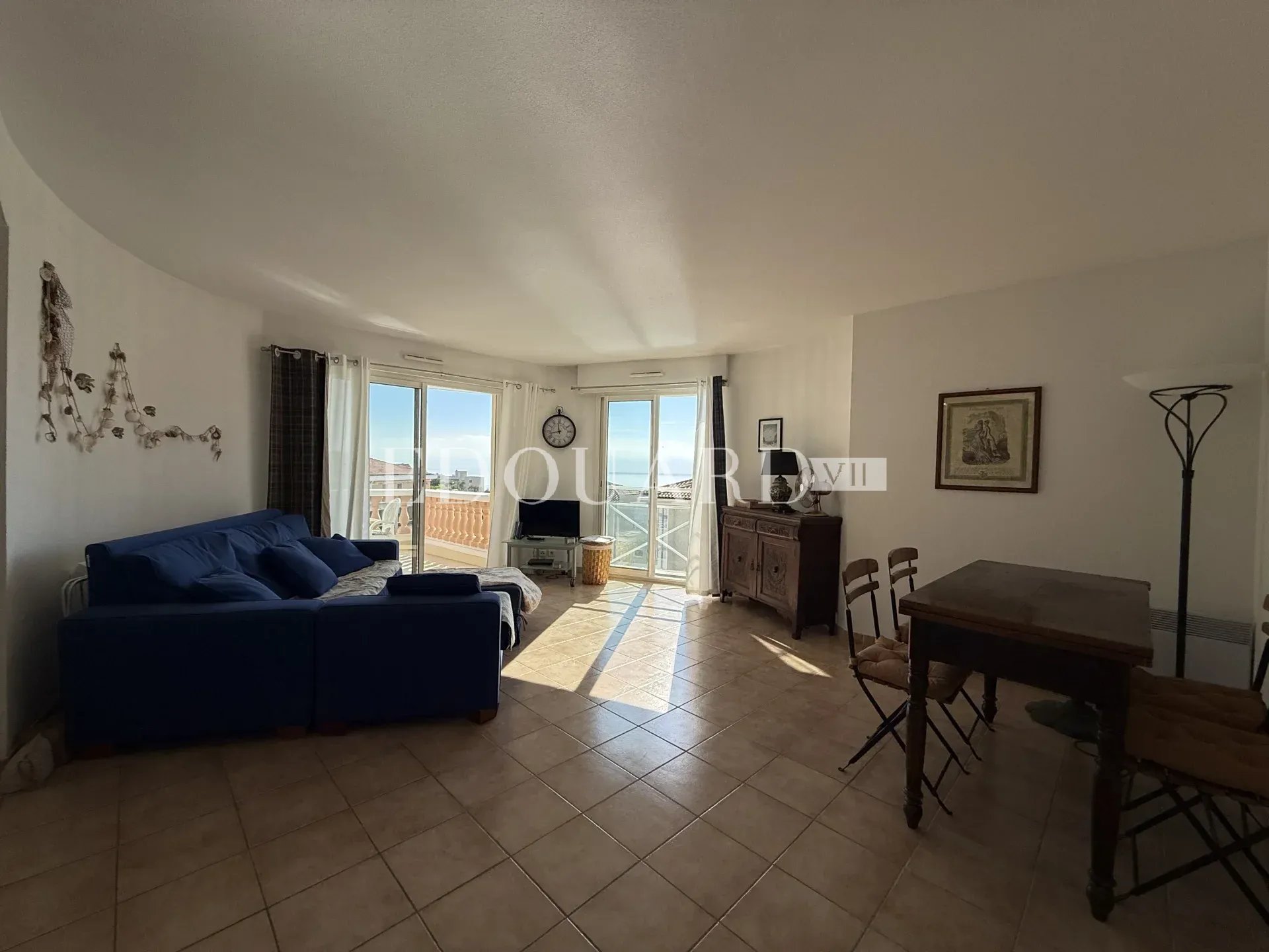 En exclusivité trois pièces avec terrasse, vue mer et garage, dans résidence de standing avec piscine