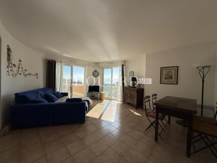 En exclusivité trois pièces avec terrasse, vue mer et garage, dans résidence de standing avec piscine