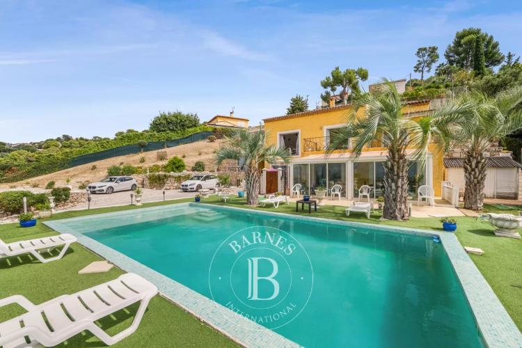 COLOMARS - PROPRIÉTÉ FAMILIALE DE 331 M² - PISCINE ET JARDIN DE 2 262 M²