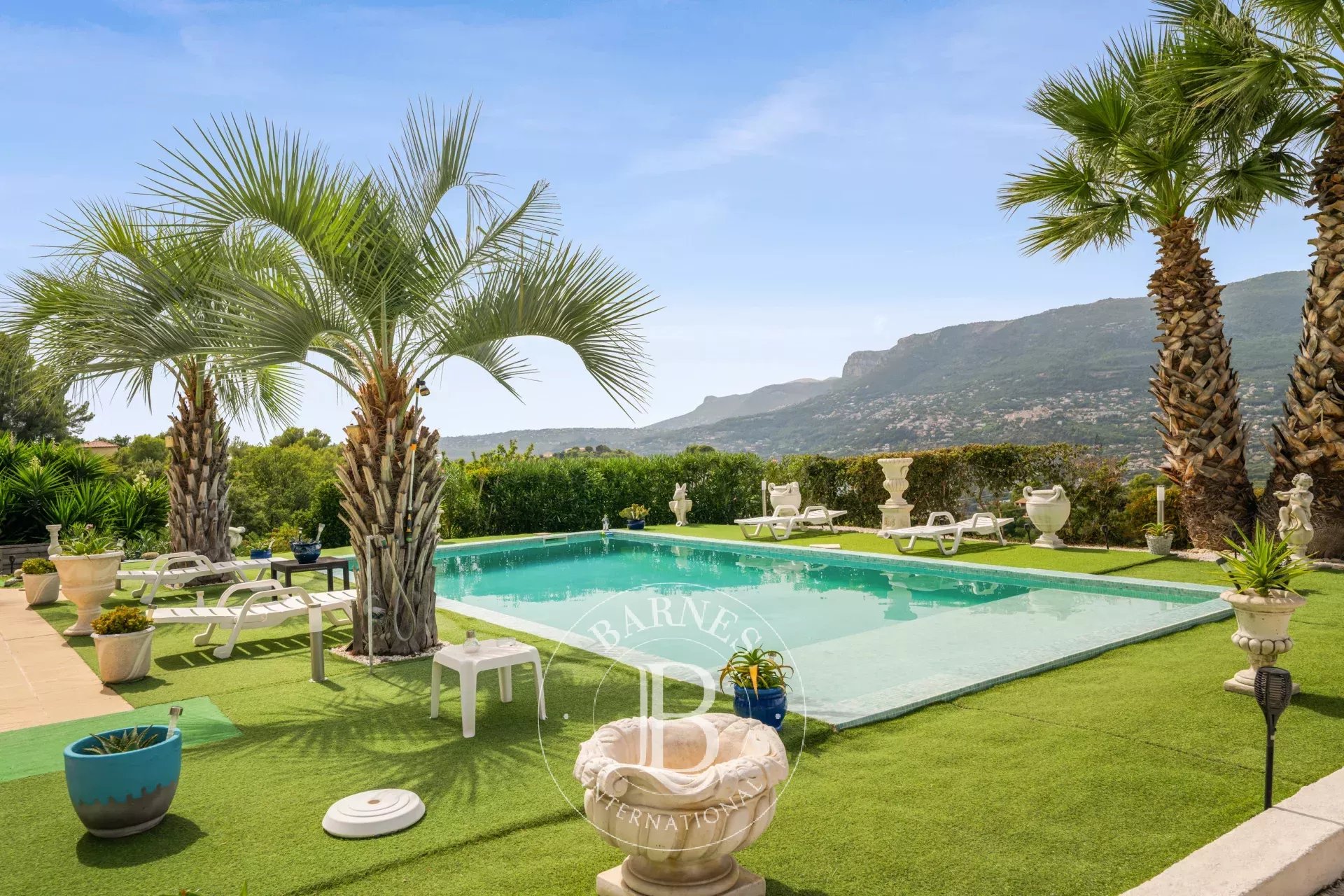 COLOMARS - PROPRIÉTÉ FAMILIALE DE 331 M² - PISCINE ET JARDIN DE 2 262 M²