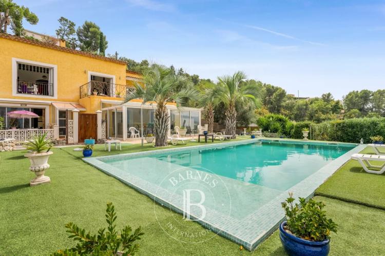 COLOMARS - PROPRIÉTÉ FAMILIALE DE 331 M² - PISCINE ET JARDIN DE 2 262 M²
