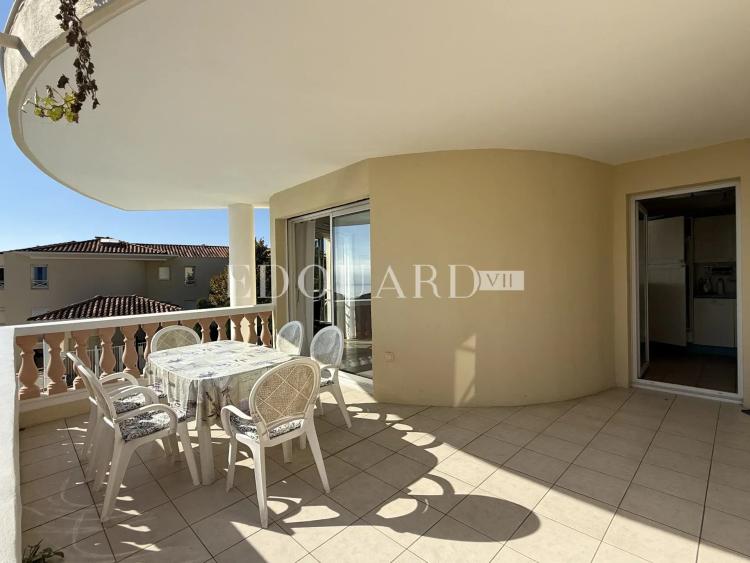 En exclusivité trois pièces avec terrasse, vue mer et garage, dans résidence de standing avec piscine