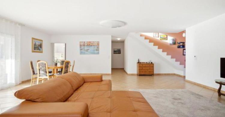 aUzTr_lookmove_237463124_1.jpg
