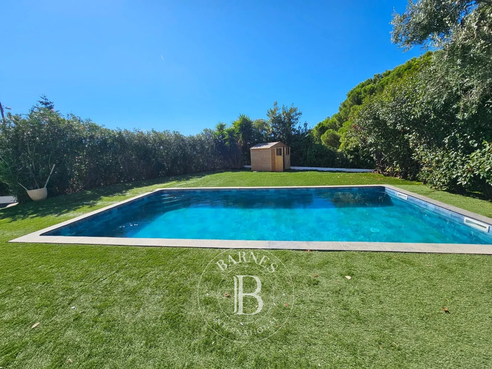 Saint-Laurent-du-Var – Villa familiale avec piscine, jardin et vue mer panoramique