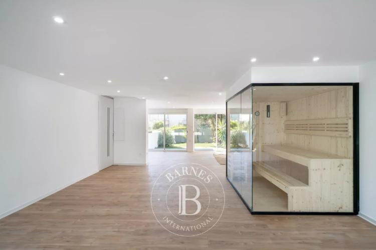 Saint-Laurent-du-Var – Villa familiale avec piscine, jardin et vue mer panoramique