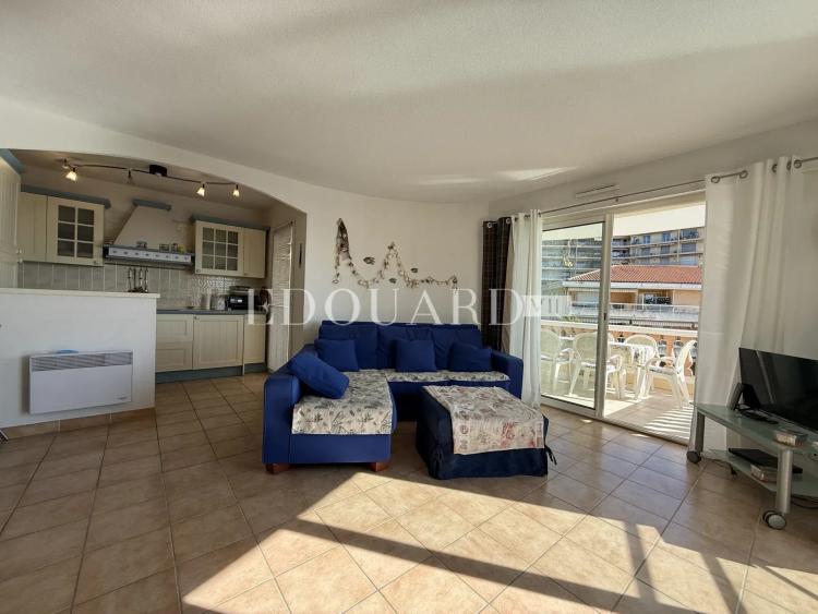 En exclusivité trois pièces avec terrasse, vue mer et garage, dans résidence de standing avec piscine