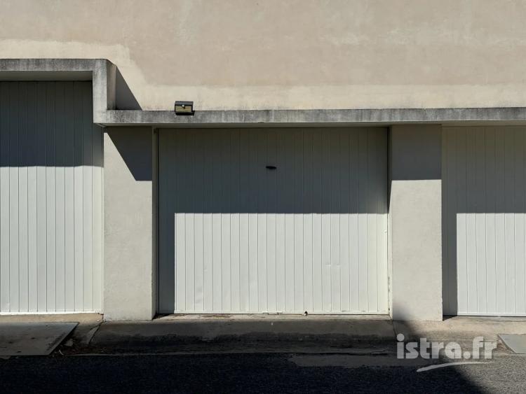 Nice Rue Aurore – Garage à vendre