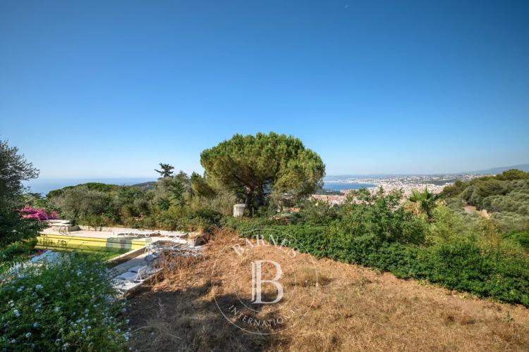 NICE – SECTEUR VINAIGRIER - VASTE PROPRIÉTÉ D'EXCEPTION AVEC MAISON D'HÔTES, PISCINE, TENNIS ET VUE PANORAMIQUE