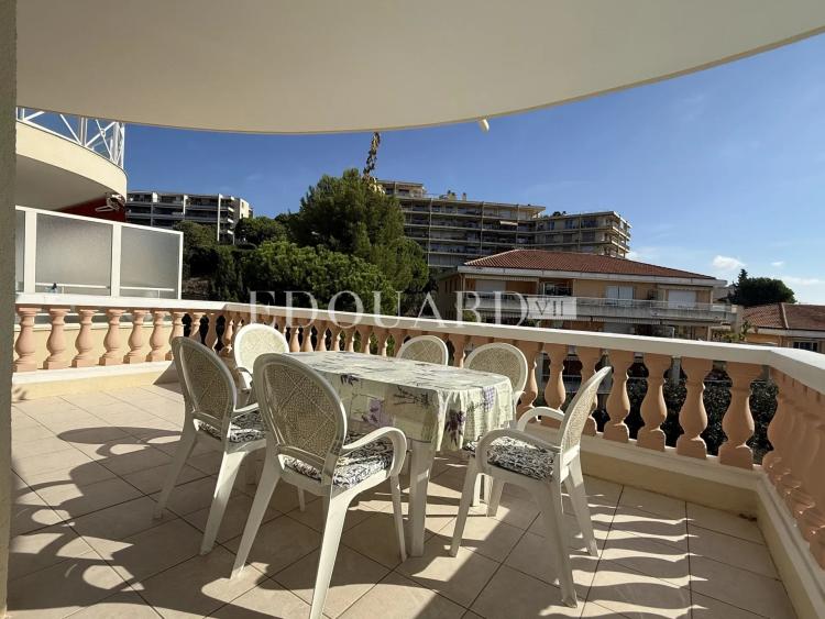 En exclusivité trois pièces avec terrasse, vue mer et garage, dans résidence de standing avec piscine