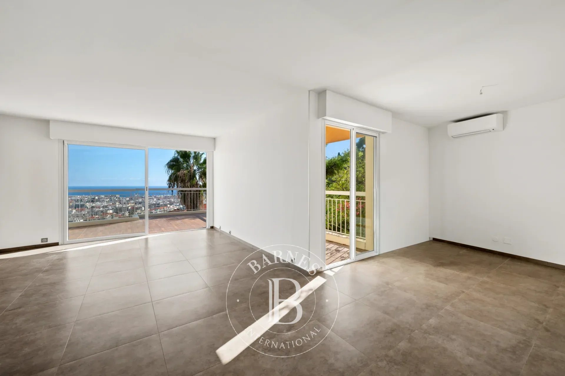 NICE - SAINT-PHILIPPE - APPARTEMENT EN DUPLEX - VUE MER PANORAMIQUE