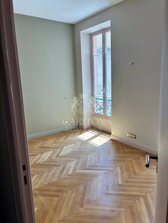 Appartement refait à neuf – Carré d’Or, Nice