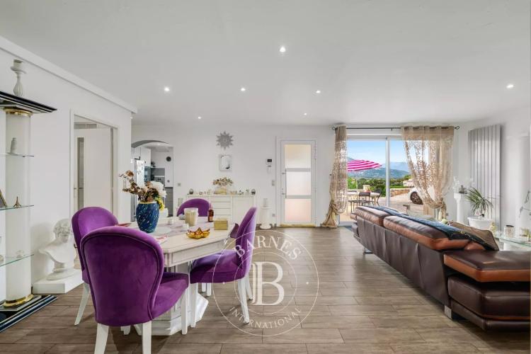 COLOMARS - PROPRIÉTÉ FAMILIALE DE 331 M² - PISCINE ET JARDIN DE 2 262 M²