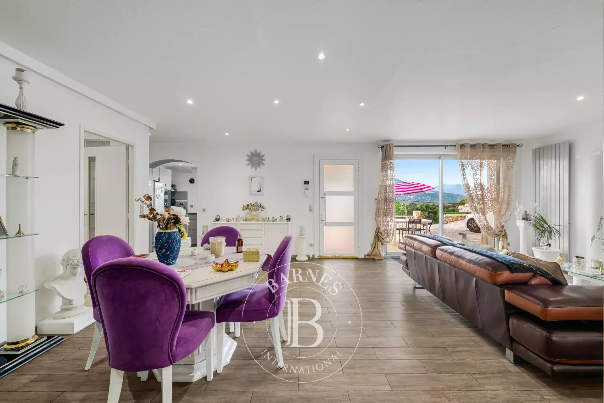 COLOMARS - PROPRIÉTÉ FAMILIALE DE 331 M² - PISCINE ET JARDIN DE 2 262 M²