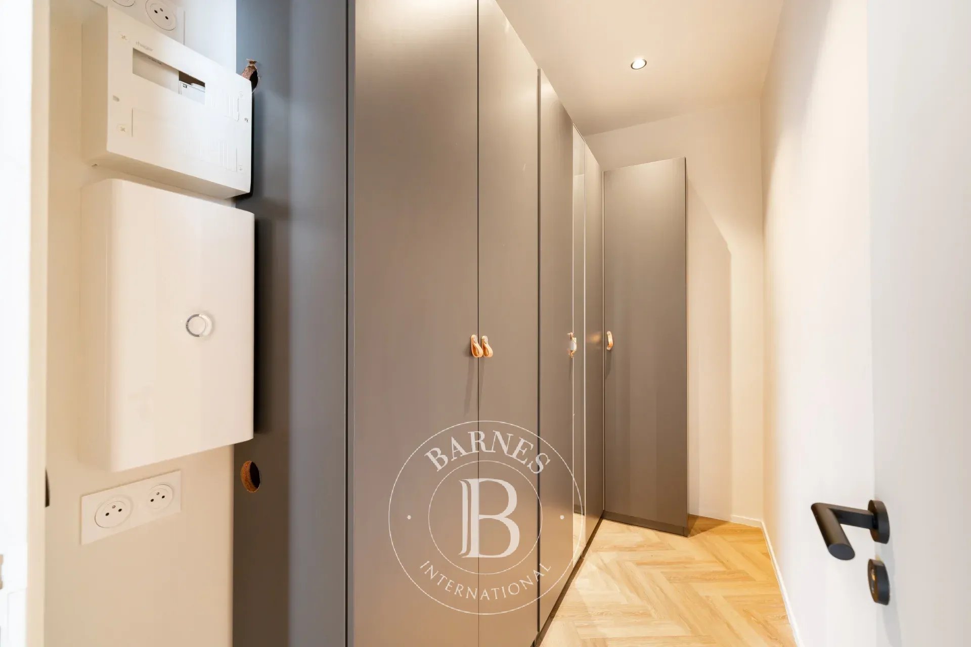 NICE – PROCHE PROMENADE DES ANGLAIS – APPARTEMENT ENTIÈREMENT RÉNOVÉ