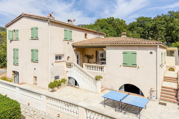 LA TRINITÉ - MAISON - PISCINE & TERRAIN DE JEUX