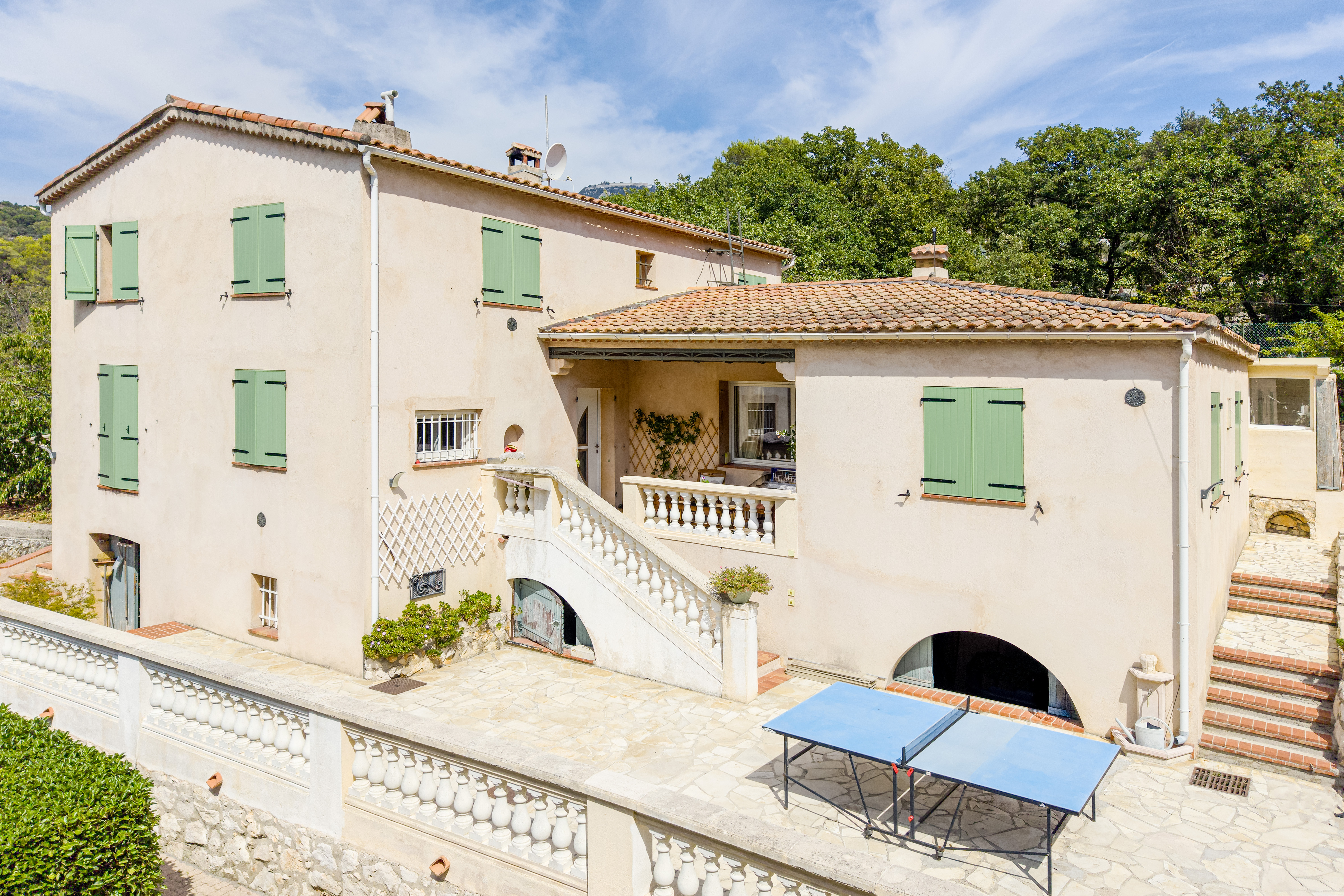 LA TRINITÉ - MAISON - PISCINE & TERRAIN DE JEUX