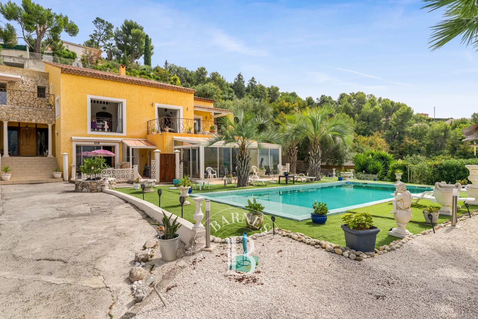 COLOMARS - PROPRIÉTÉ FAMILIALE DE 331 M² - PISCINE ET JARDIN DE 2 262 M²